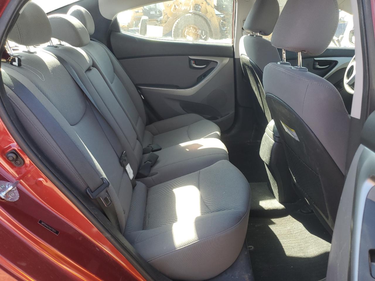 2016 Hyundai Elantra - Image 10