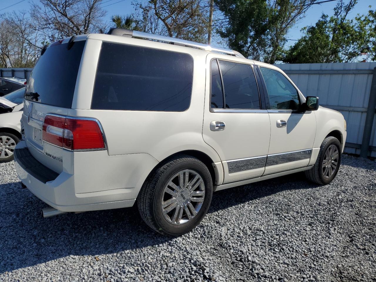 2008 Lincoln Navigator - Image 3