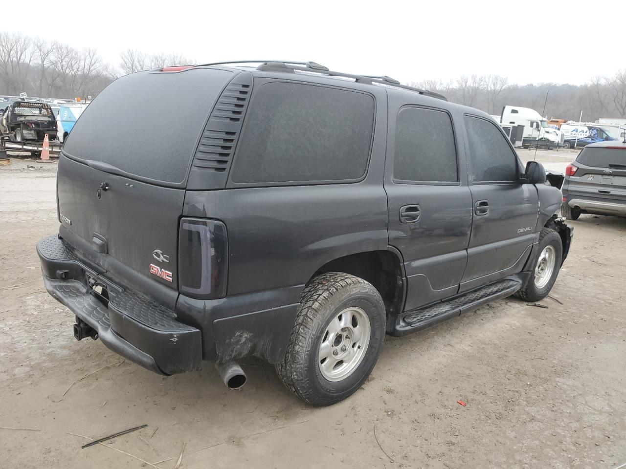 2004 GMC Yukon - Image 3