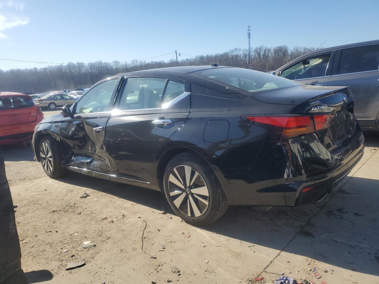 2020 Nissan Altima - Image 2
