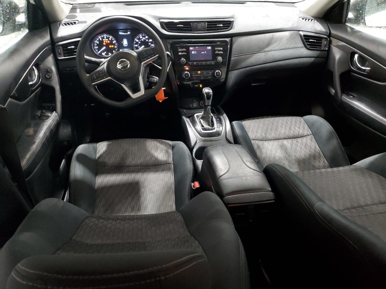 2017 Nissan Rogue - Image 8