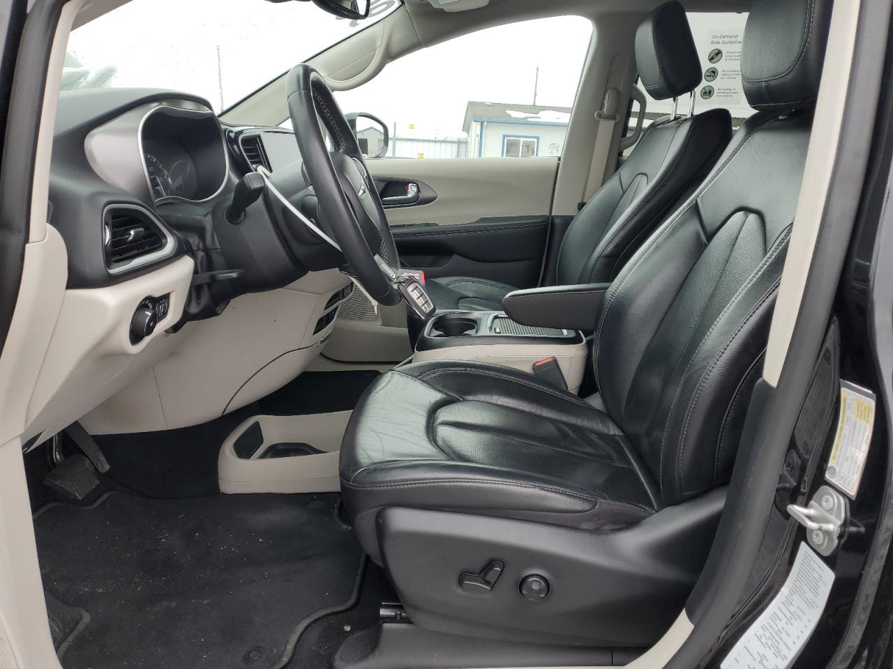 2022 Chrysler Pacifica - Image 7