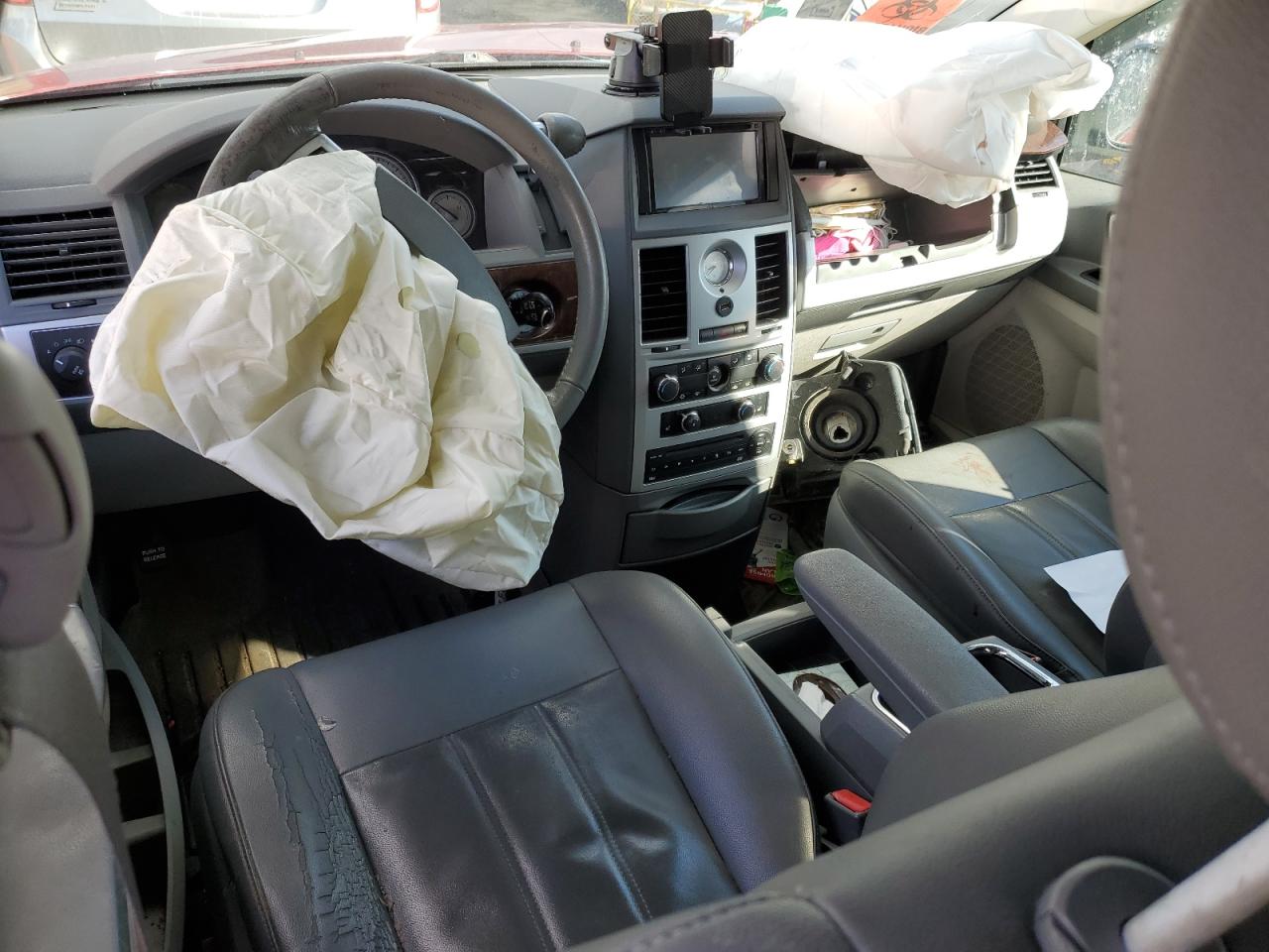 2010 Chrysler Town & Country - Image 8