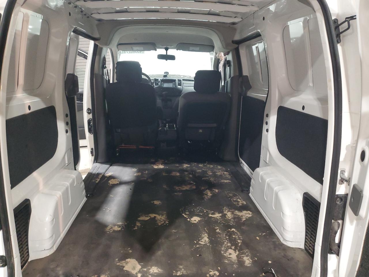 2015 Nissan NV - Image 12