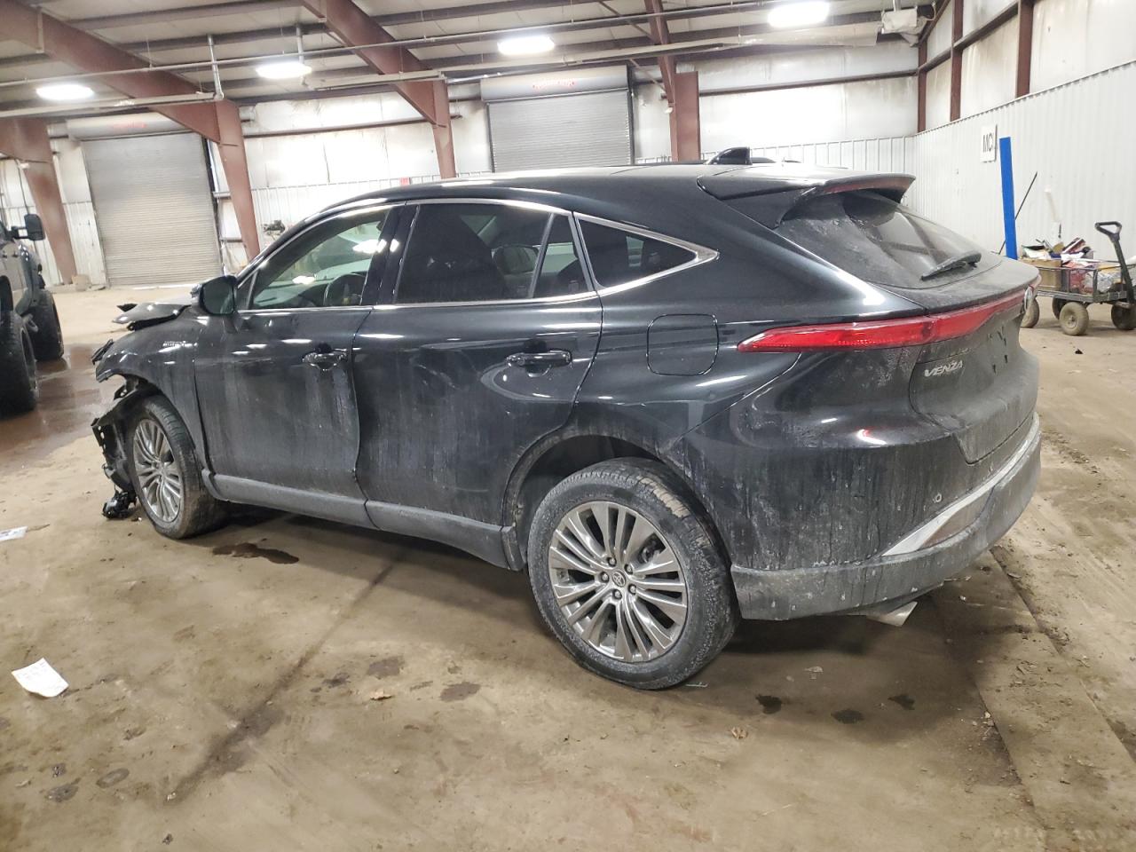 2021 Toyota Venza - Image 2