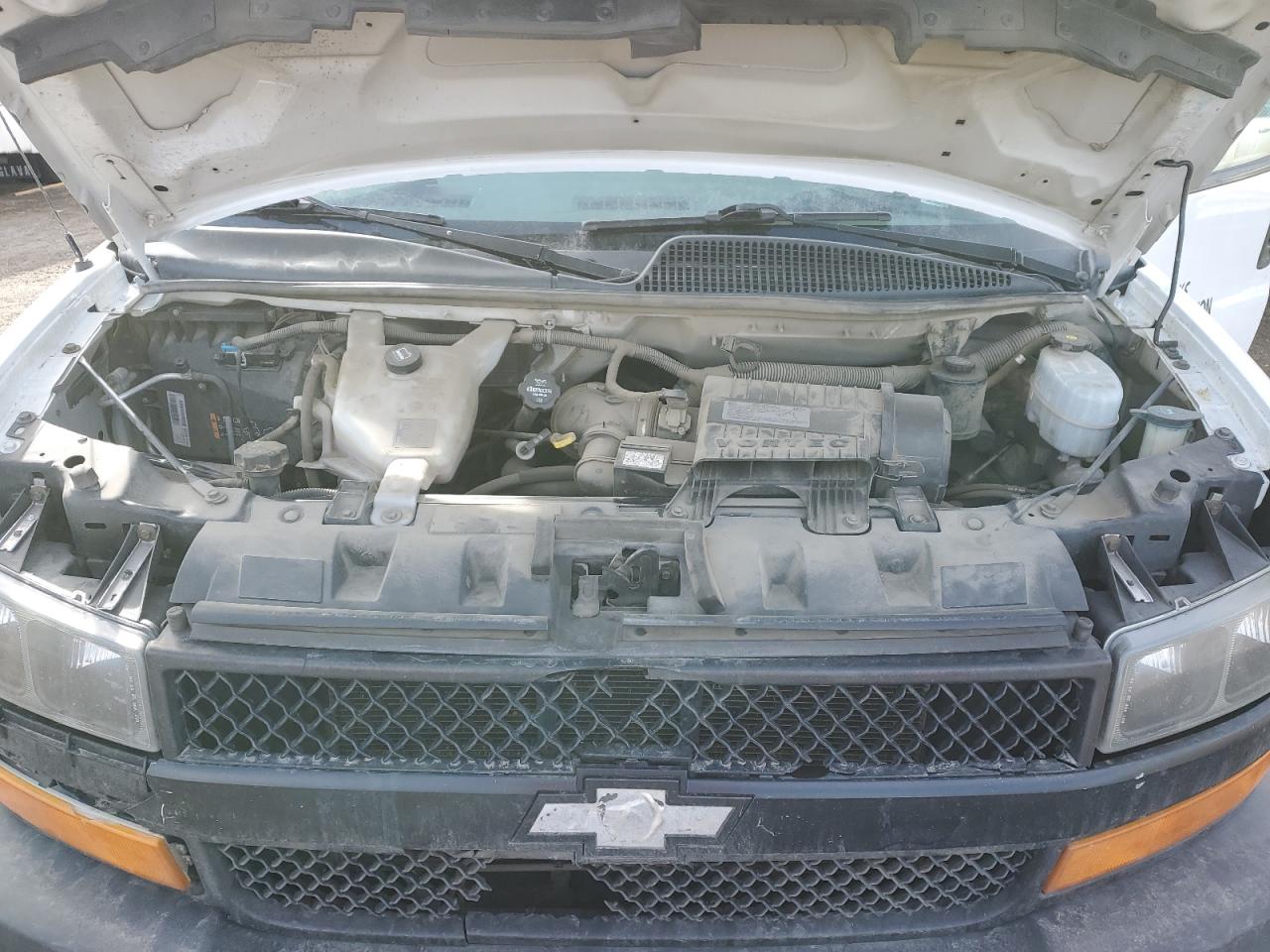 2018 Chevrolet Express - Image 12