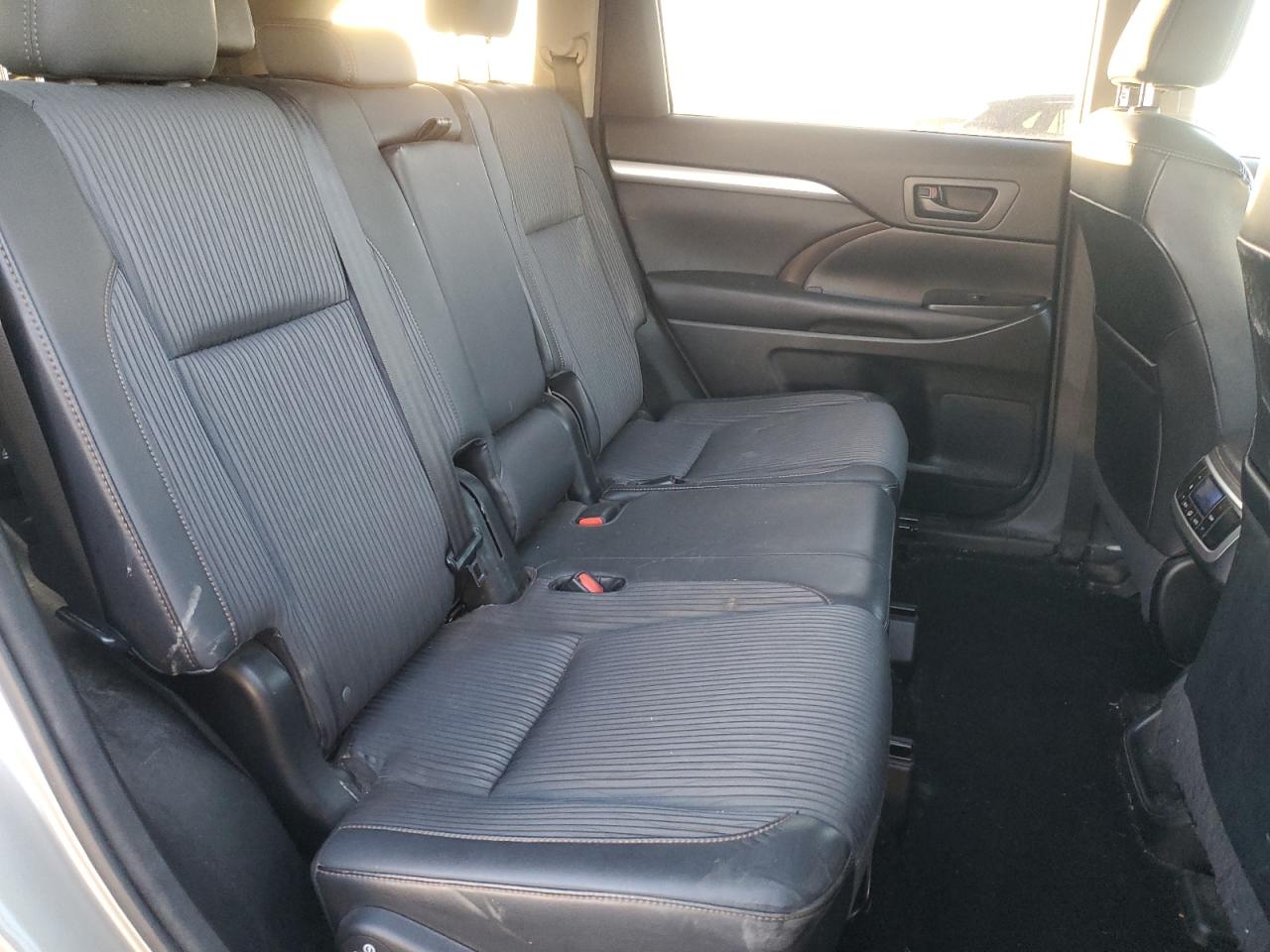 2015 Toyota Highlander - Image 11