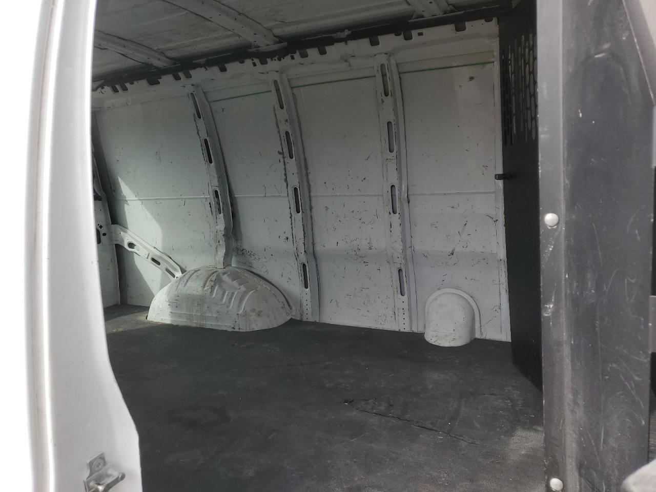 2011 Chevrolet Express - Image 11