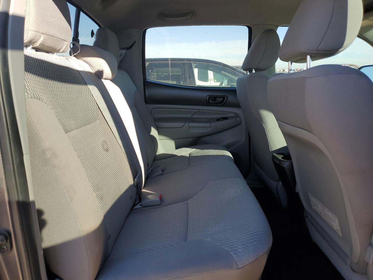 2015 Toyota Tacoma - Image 10