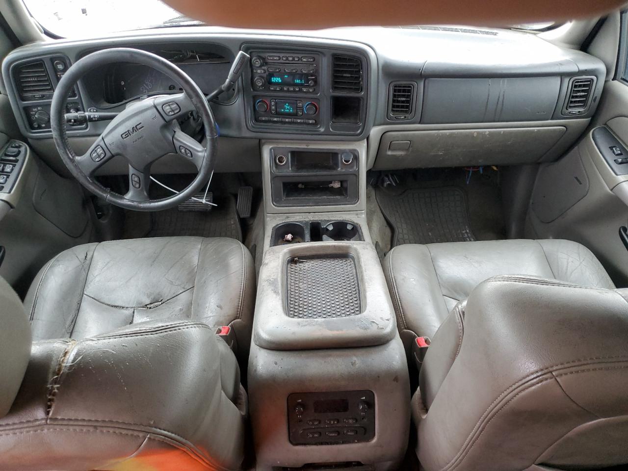2004 GMC Yukon - Image 8