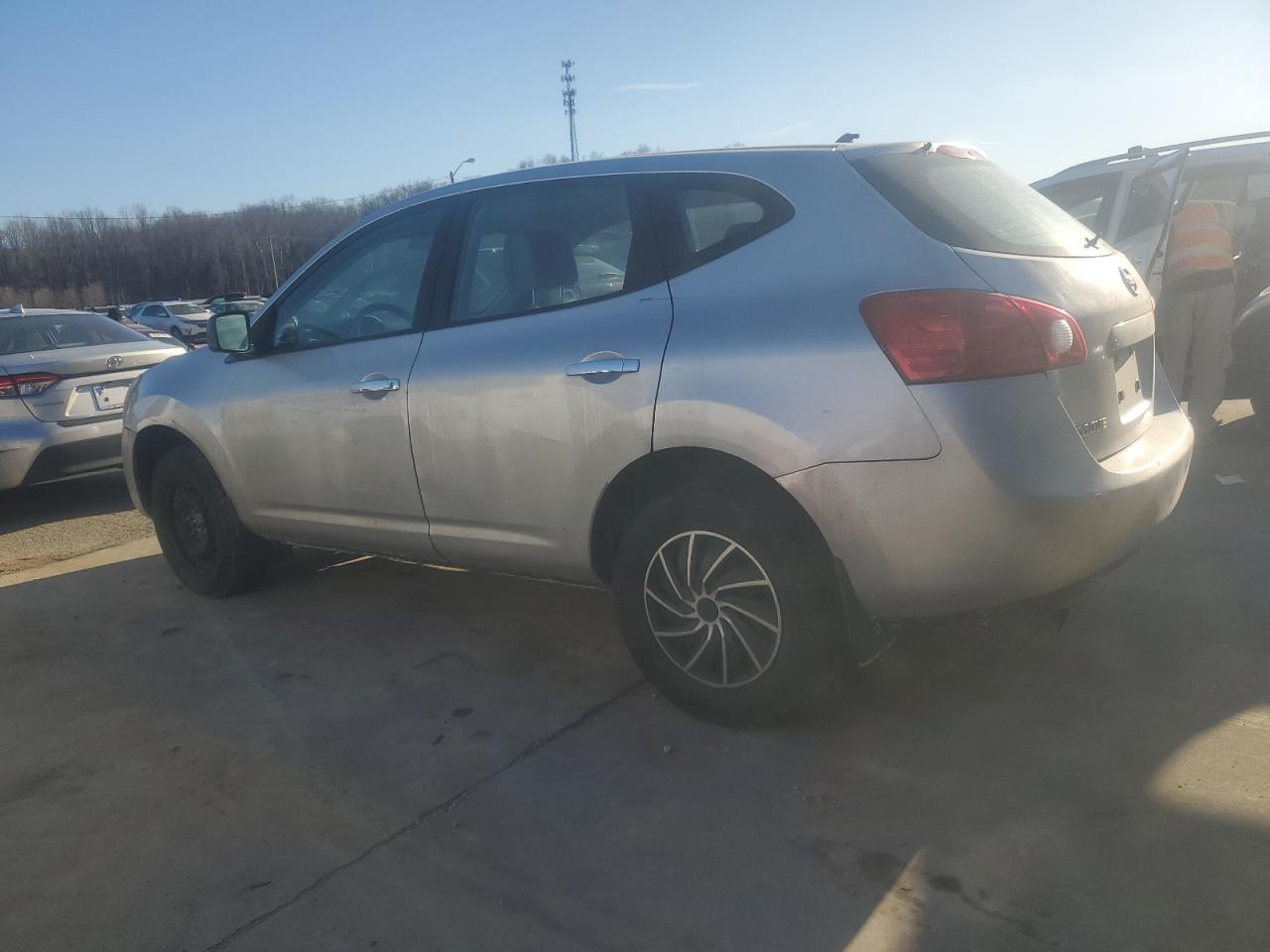 2010 Nissan Rogue - Image 2