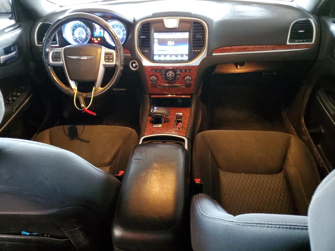 2014 Chrysler 300 - Image 8