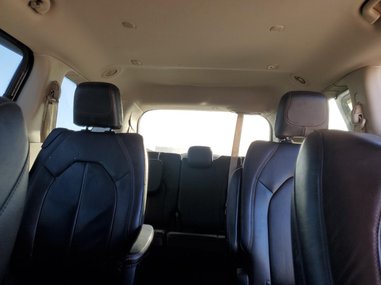 2017 Chrysler Pacifica - Image 10