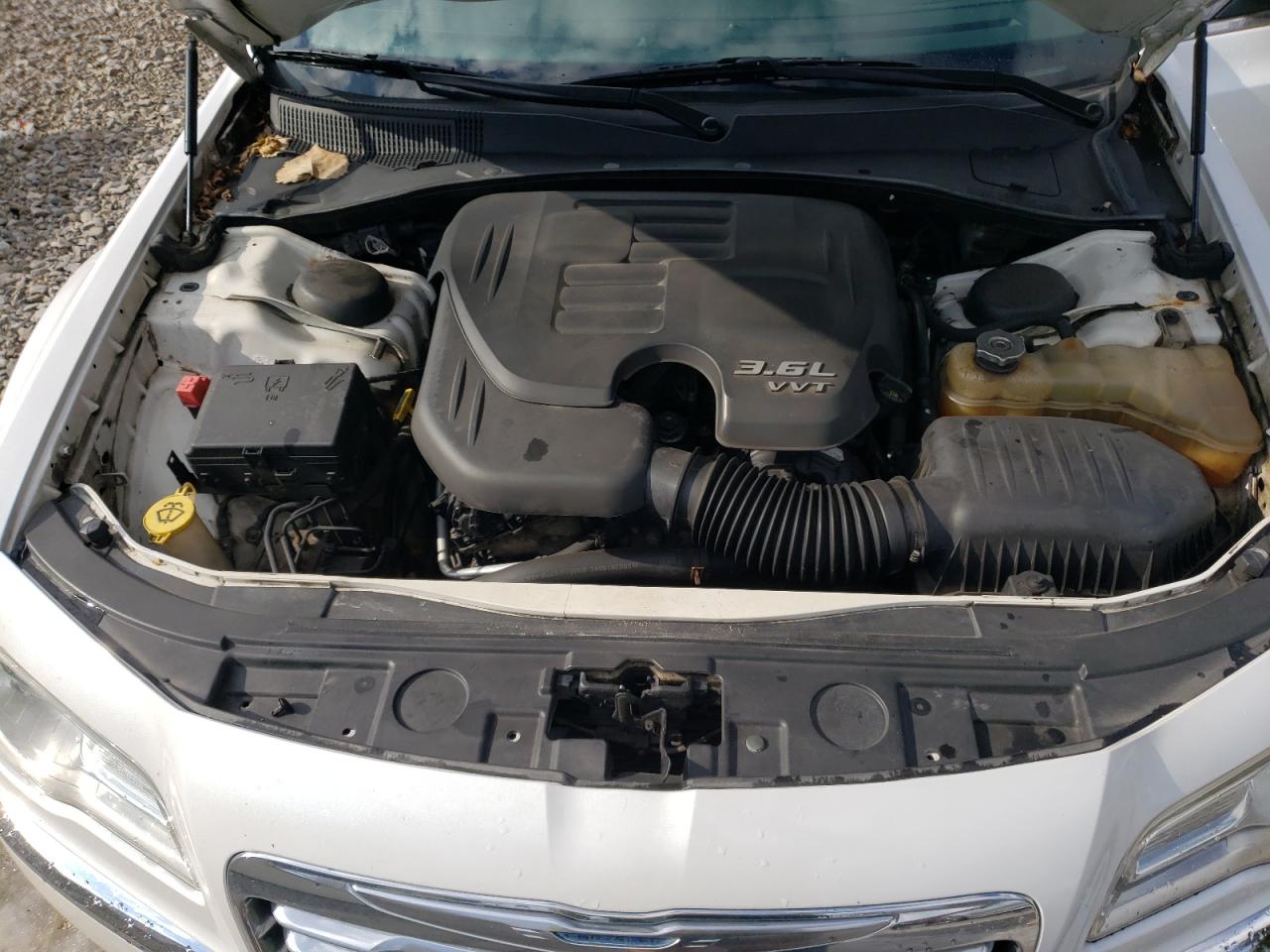 2012 Chrysler 300 - Image 11