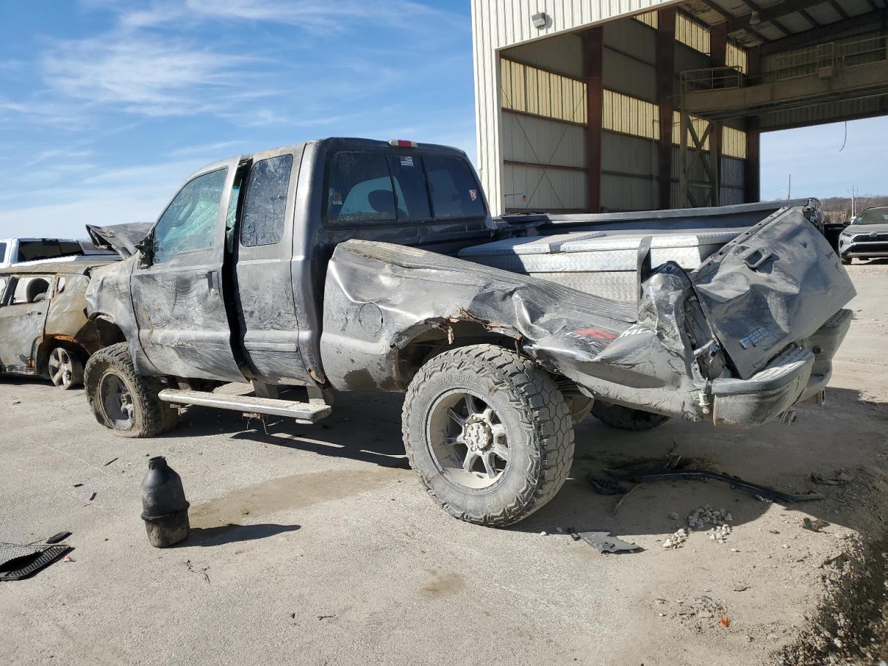 2004 Ford F250 - Image 2