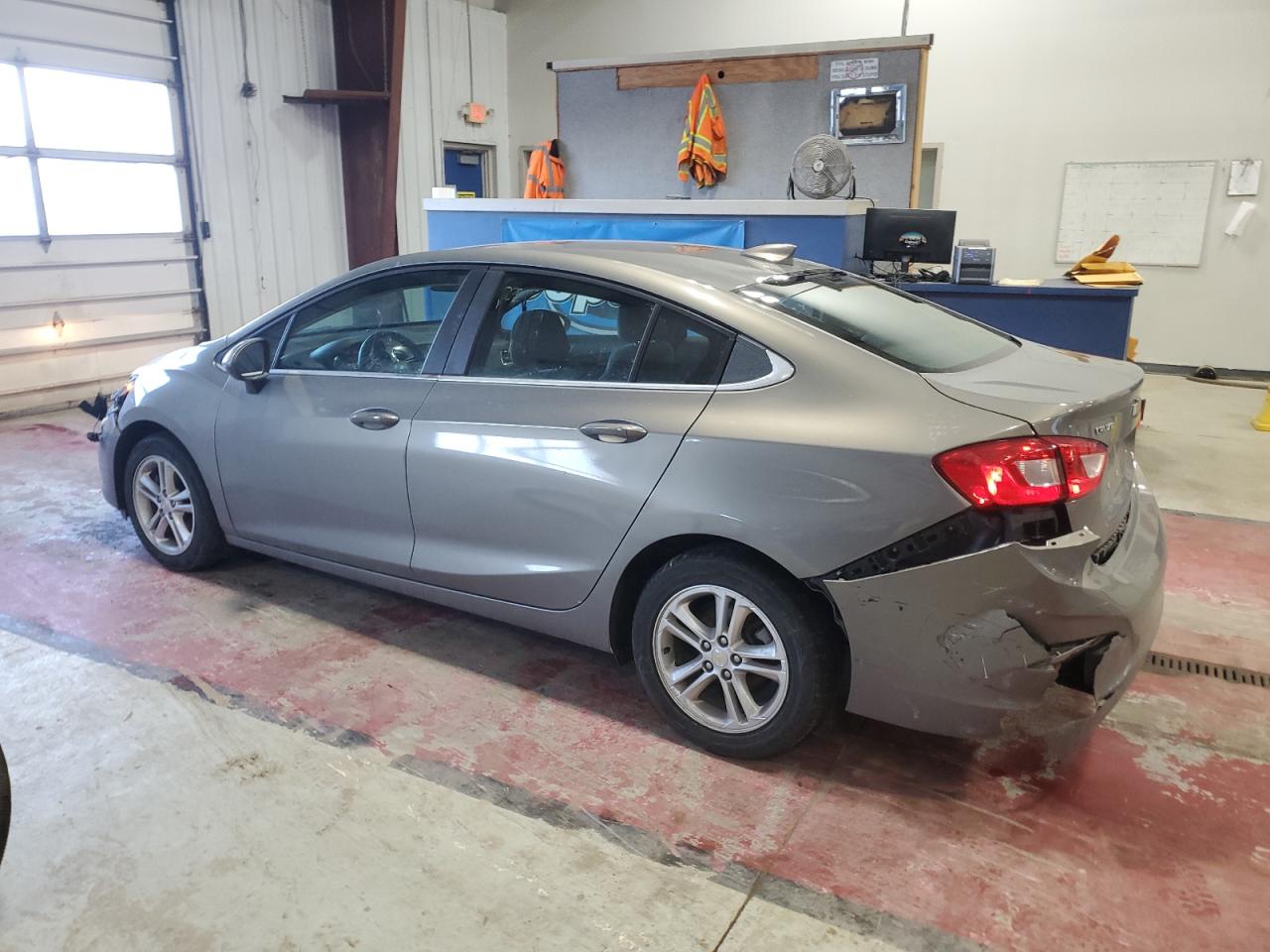 2018 Chevrolet Cruze - Image 2
