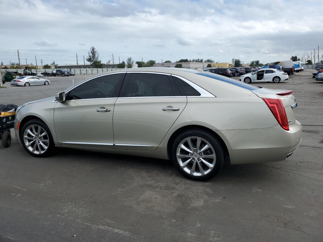 2014 Cadillac XTS - Image 2