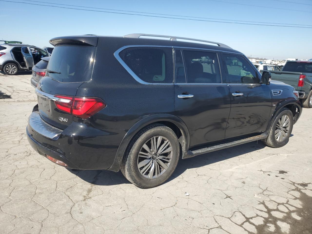 2018 Infiniti QX80 - Image 3