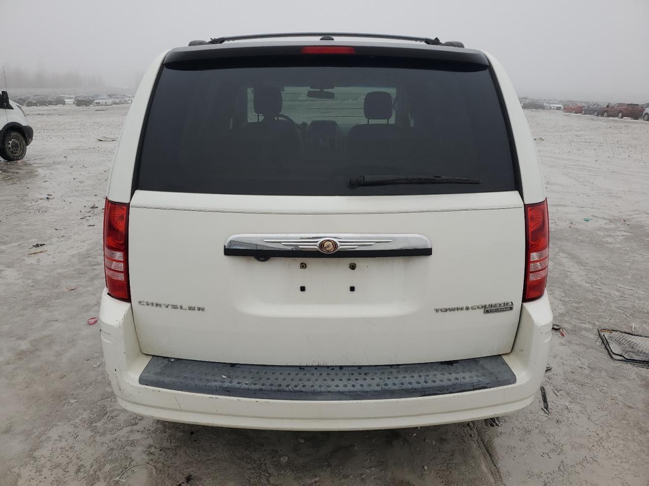 2009 Chrysler Town & Country - Image 6
