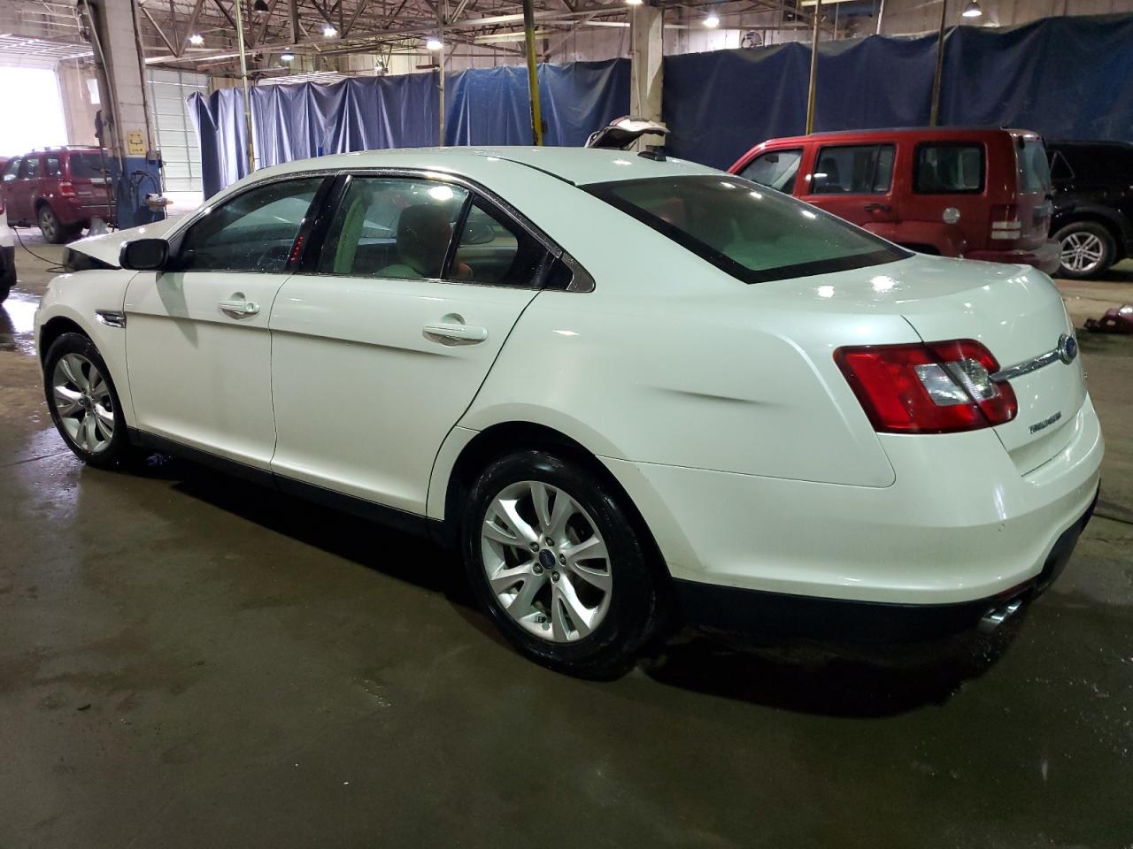 2011 Ford Taurus - Image 2