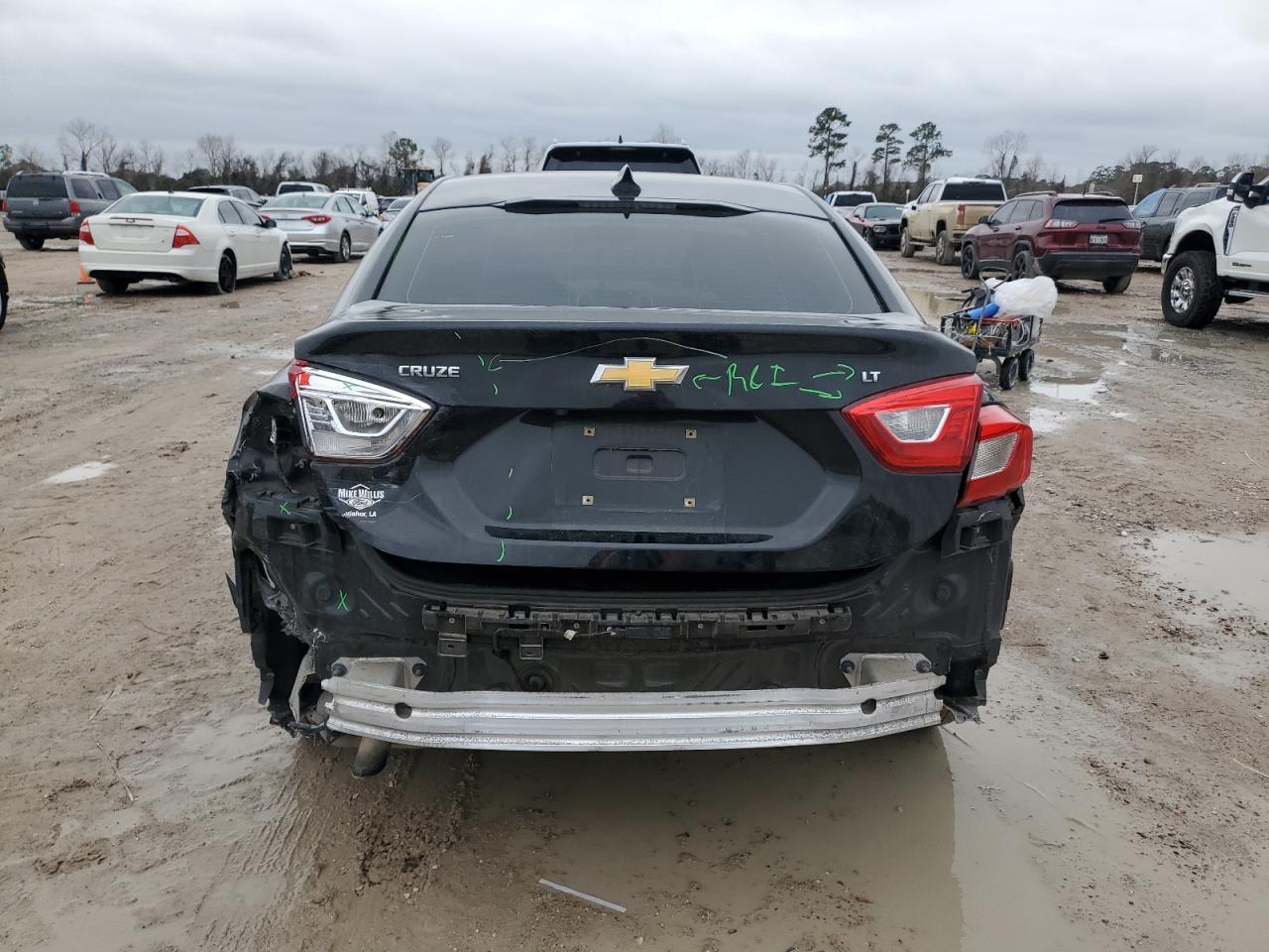 2018 Chevrolet Cruze - Image 6