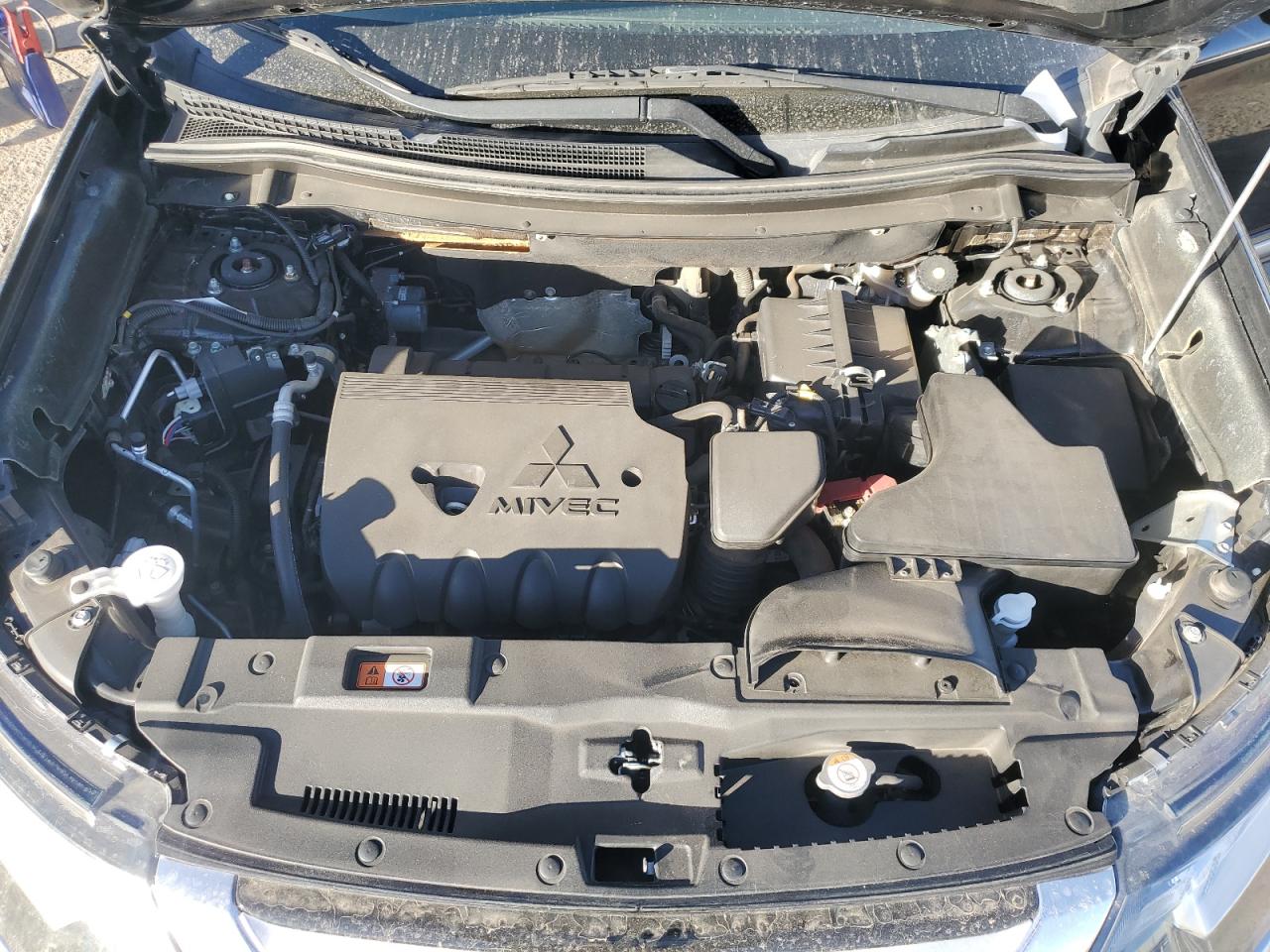 2018 Mitsubishi Outlander - Image 12