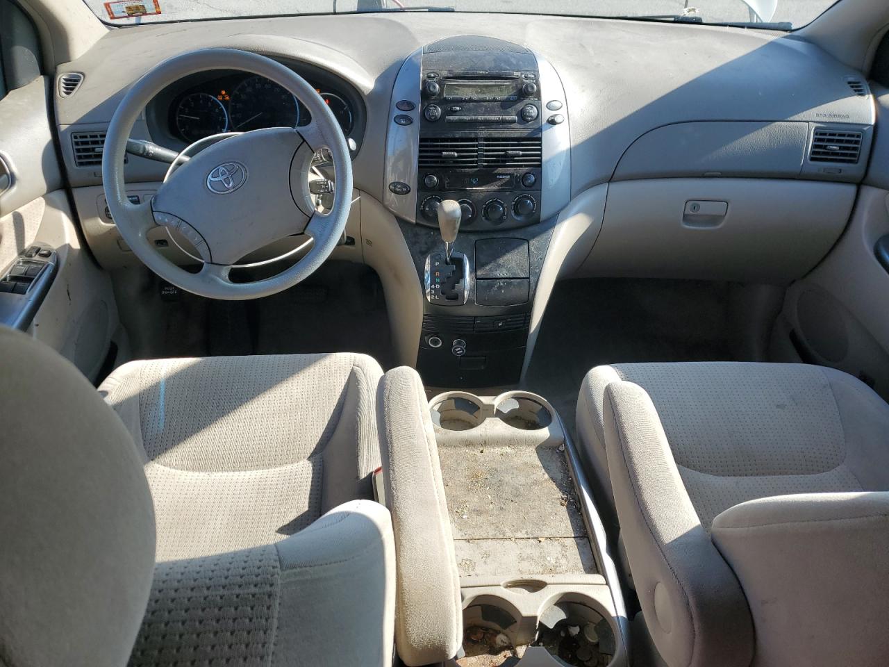 2010 Toyota Sienna - Image 8