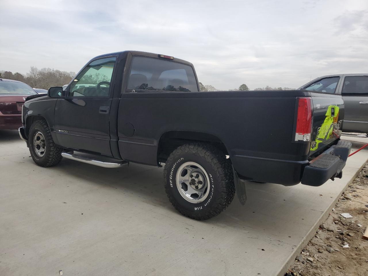1998 Chevrolet GMT-400 - Image 2