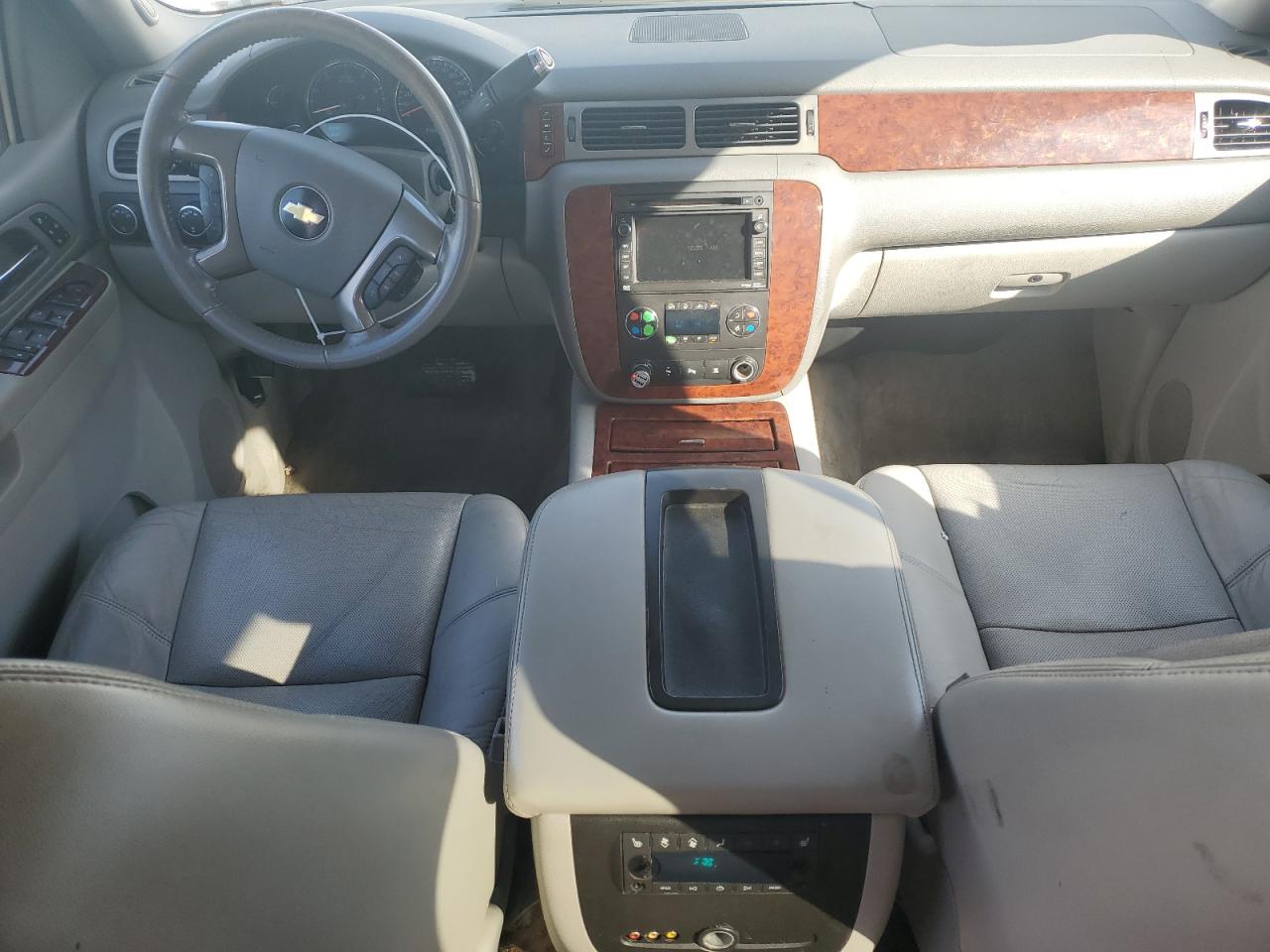 2011 Chevrolet Suburban - Image 8