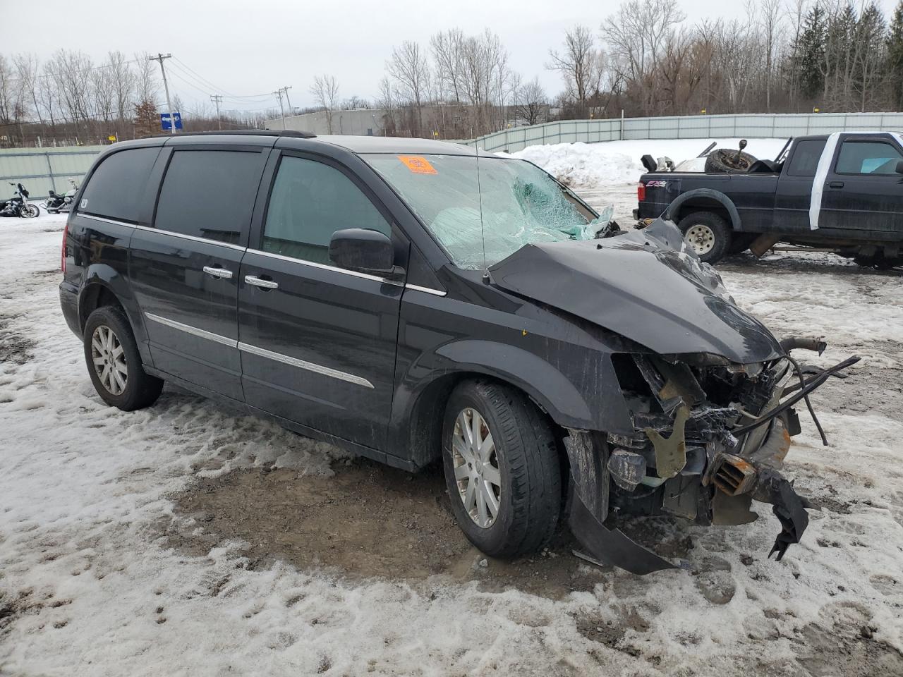 2015 Chrysler Town & Country - Image 4
