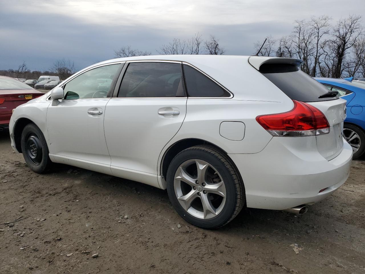 2011 Toyota Venza - Image 2