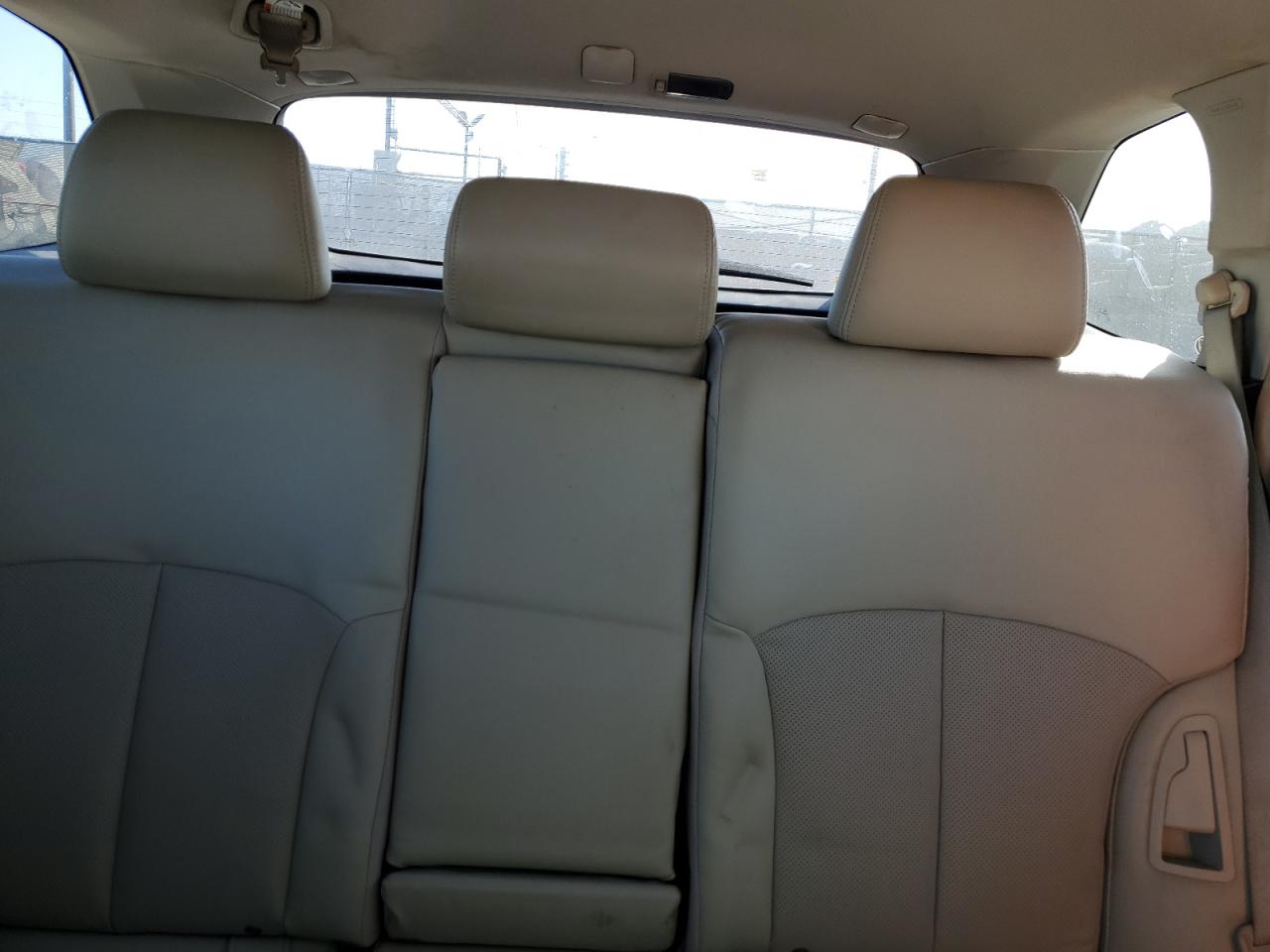 2014 Subaru Outback - Image 10