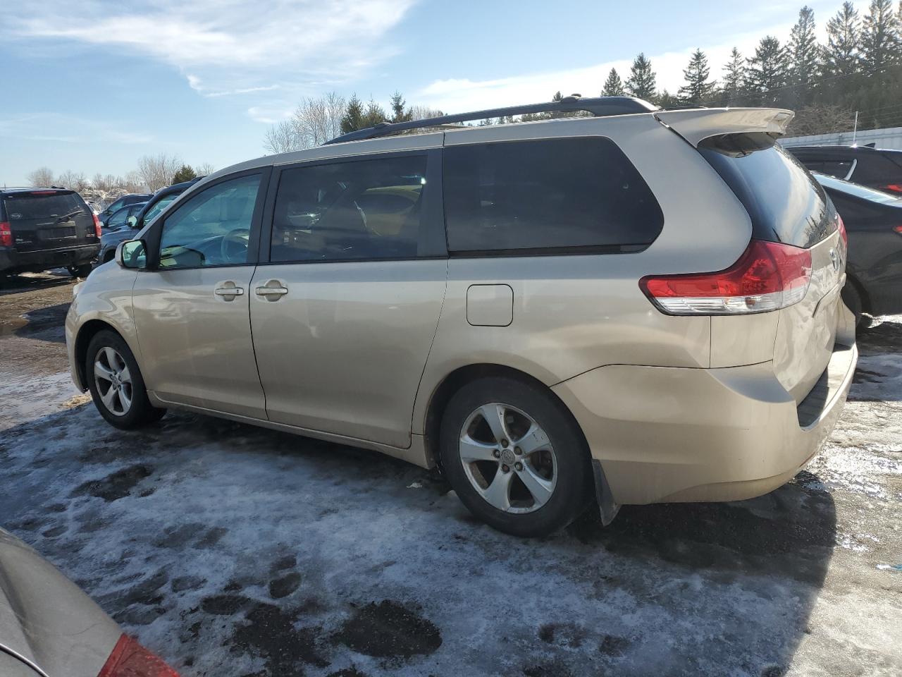 2011 Toyota Sienna - Image 2