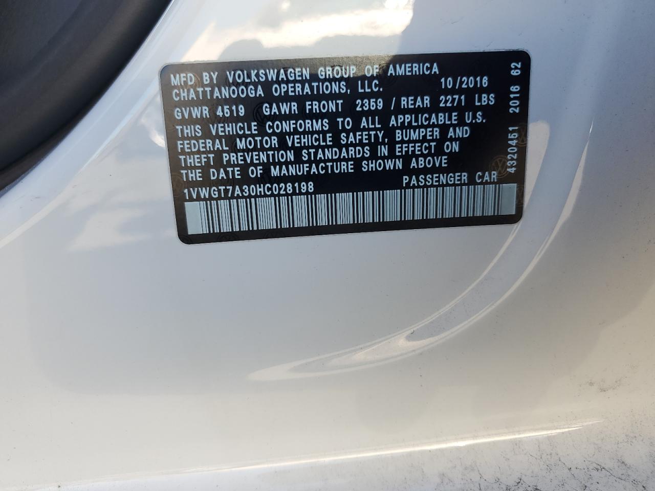 2017 Volkswagen Passat - Image 12