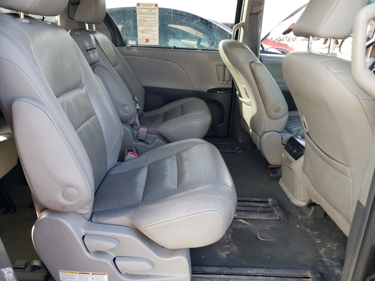 2019 Toyota Sienna - Image 11