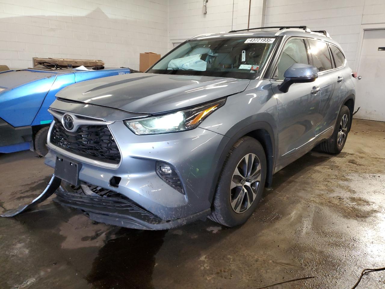 2022 Toyota Highlander - Image 1