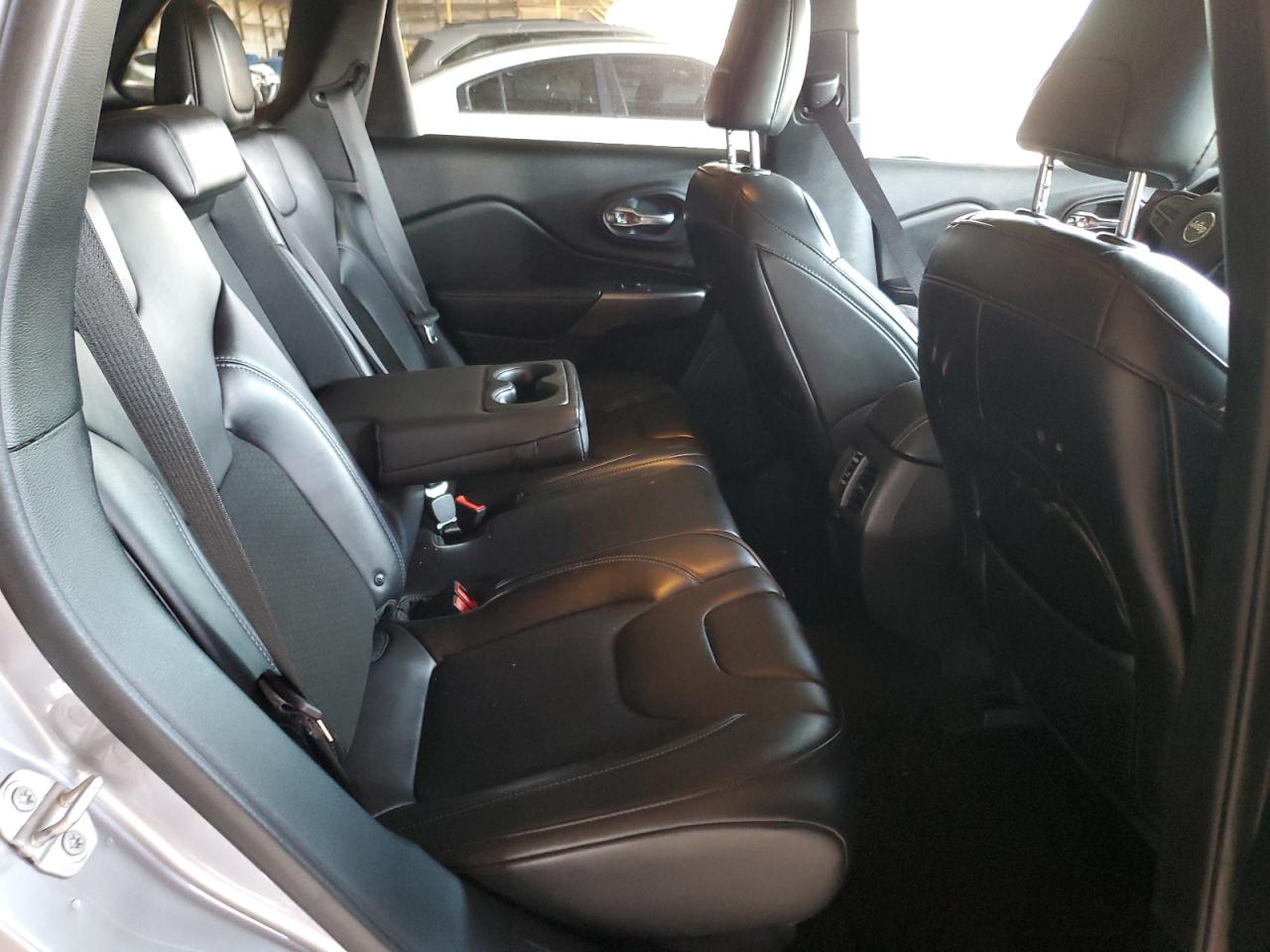 2019 Jeep Grand Cherokee - Image 10