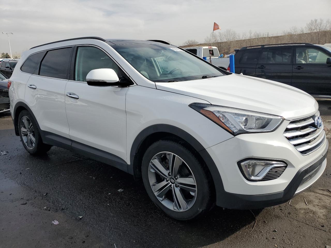 2016 Hyundai Santa Fe - Image 4