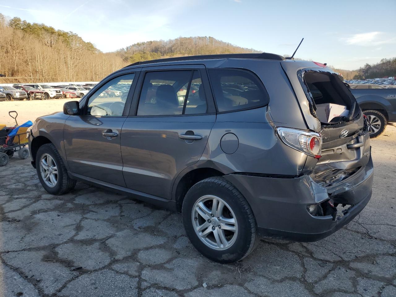 2010 Hyundai Santa Fe - Image 2