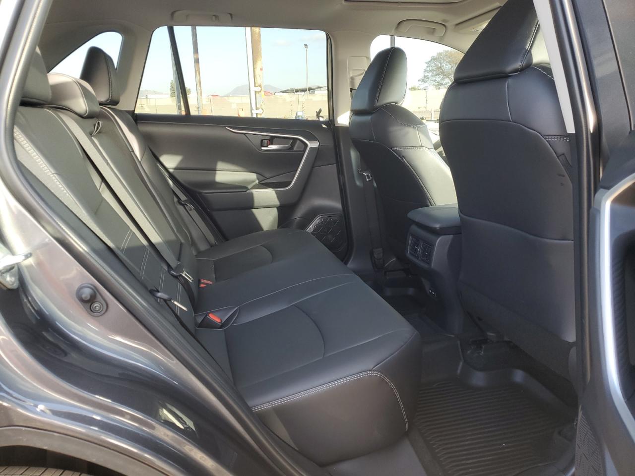 2023 Toyota RAV 4 - Image 11