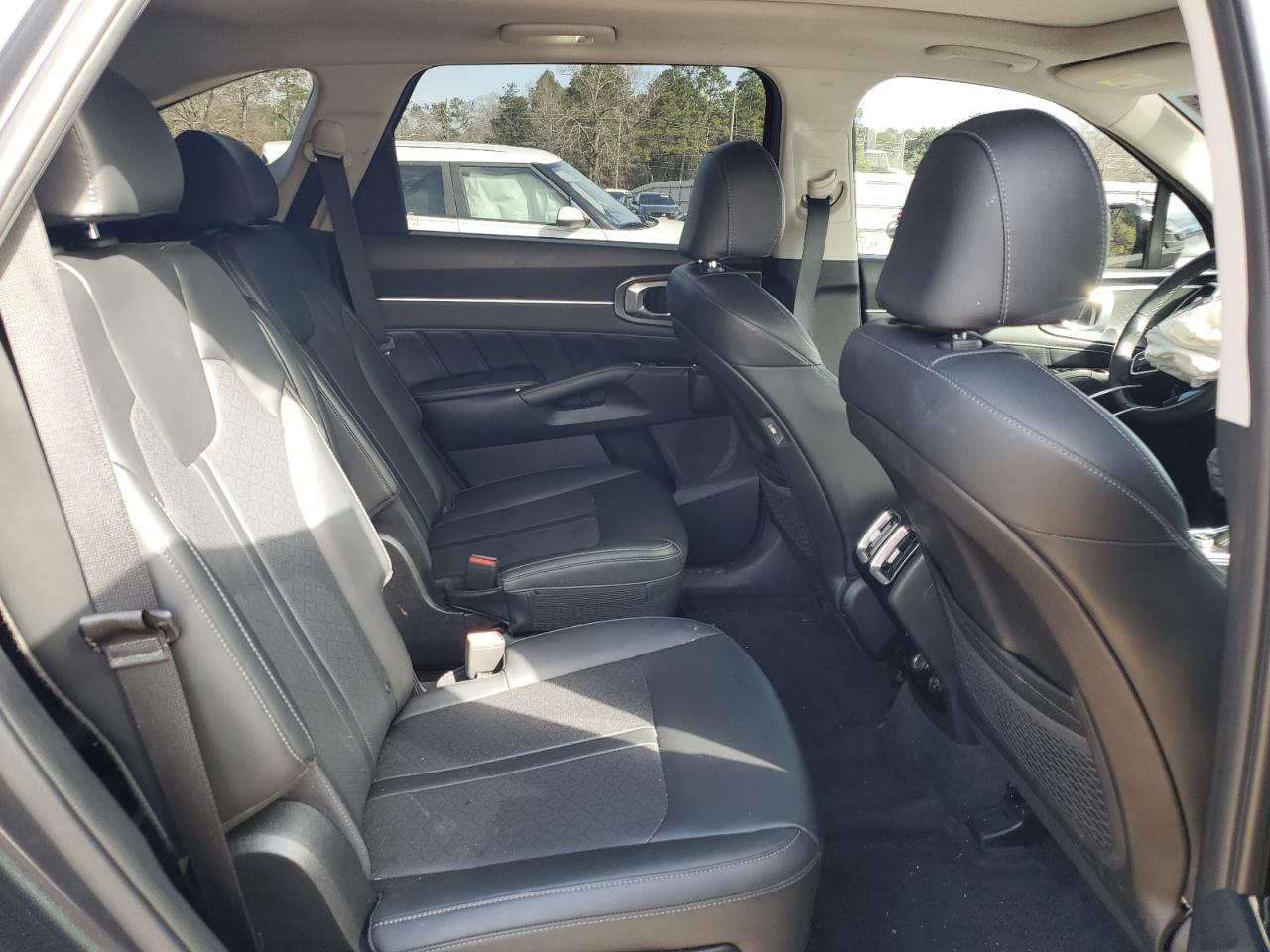 2021 Kia Sorento - Image 11