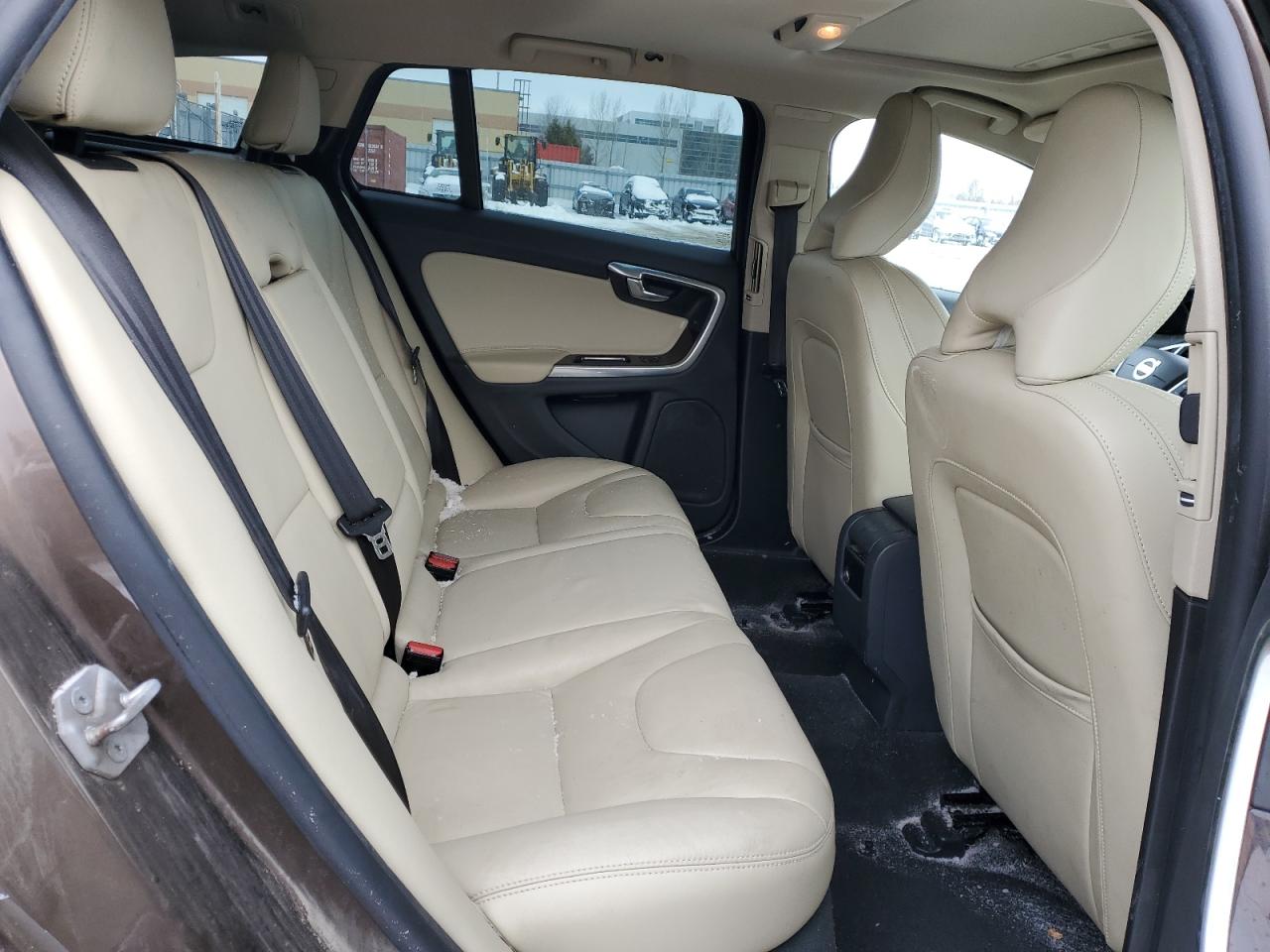 2015 Volvo V60 - Image 11