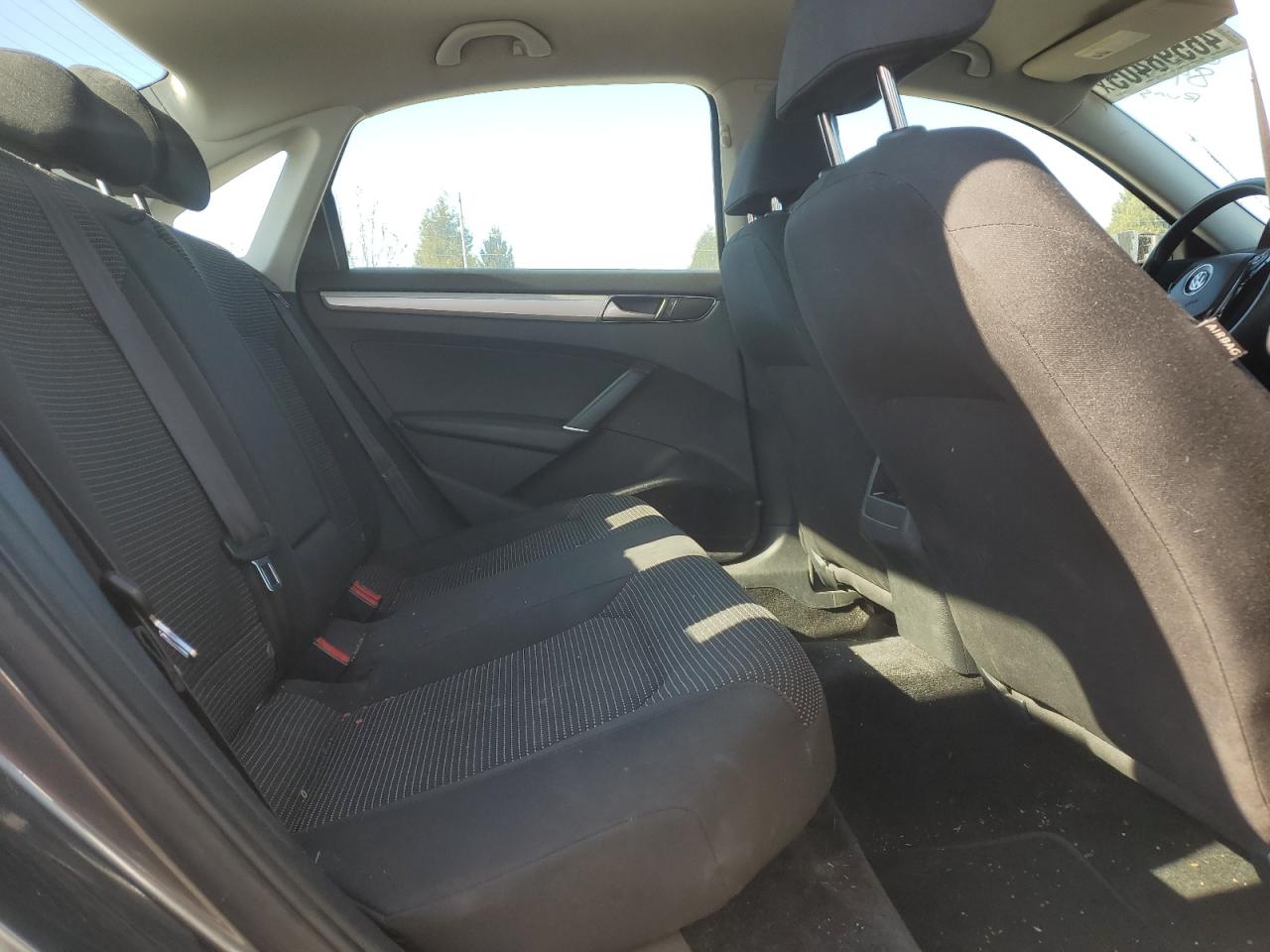 2016 Volkswagen Passat - Image 10