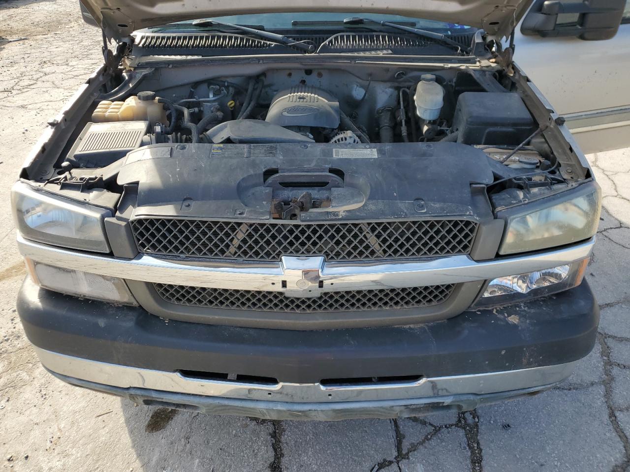 2004 Chevrolet Silverado - Image 12