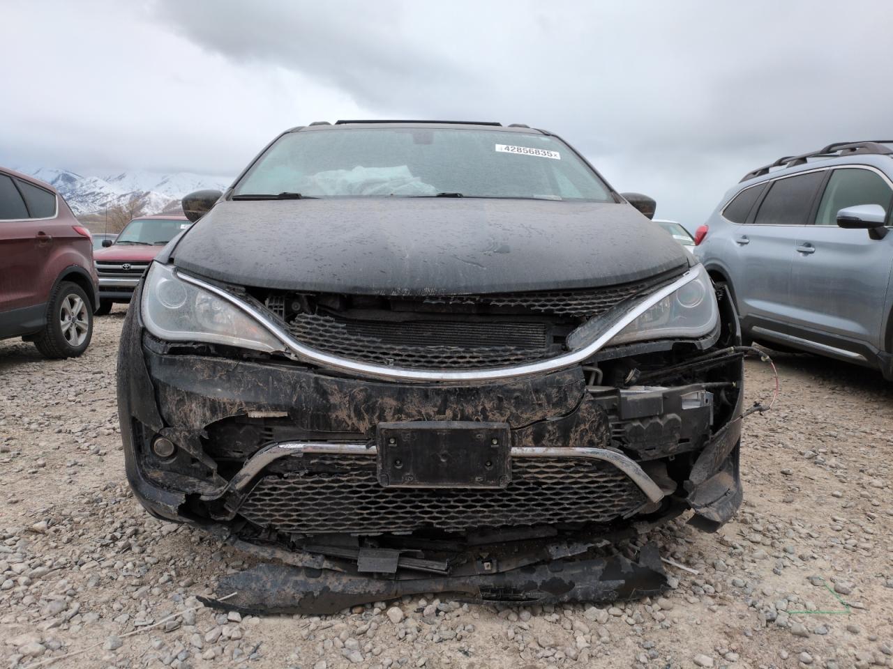 2017 Chrysler Pacifica - Image 5