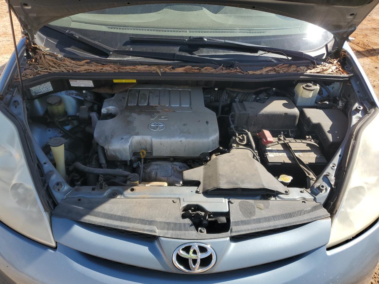 2008 Toyota Sienna - Image 13