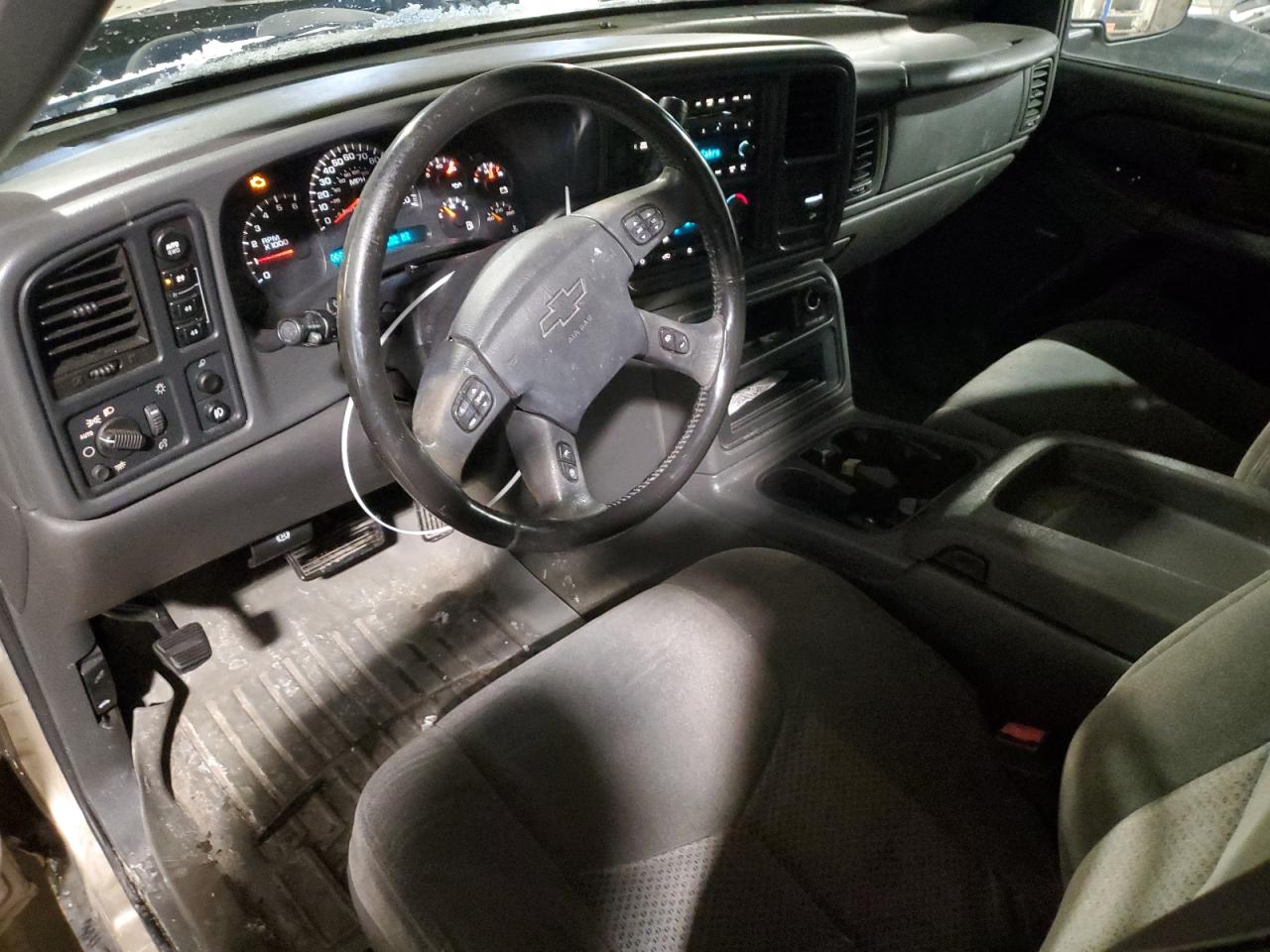 2004 Chevrolet Silverado - Image 8