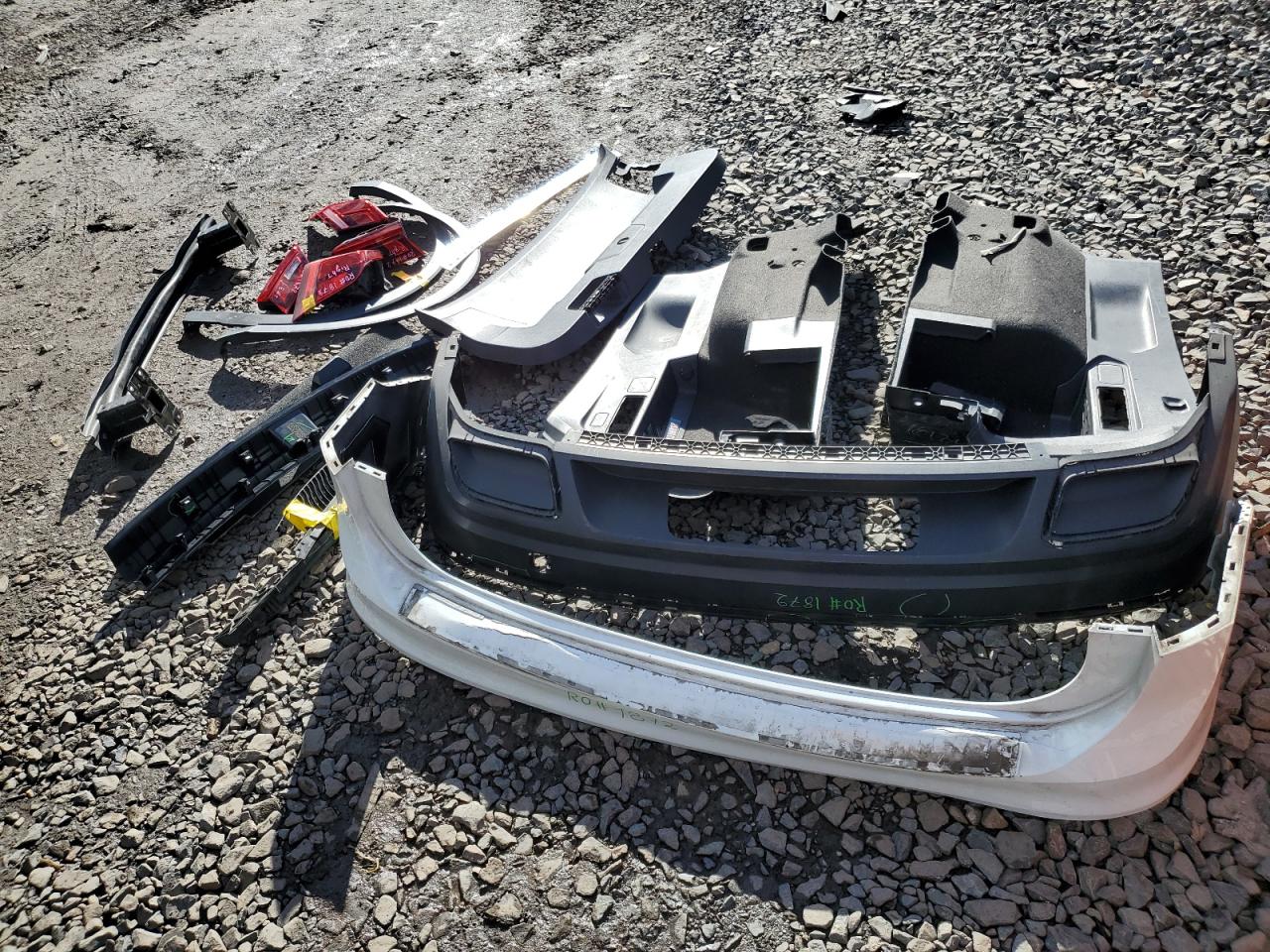 2021 Volkswagen Tiguan - Image 15