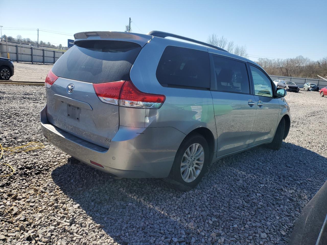 2012 Toyota Sienna - Image 3