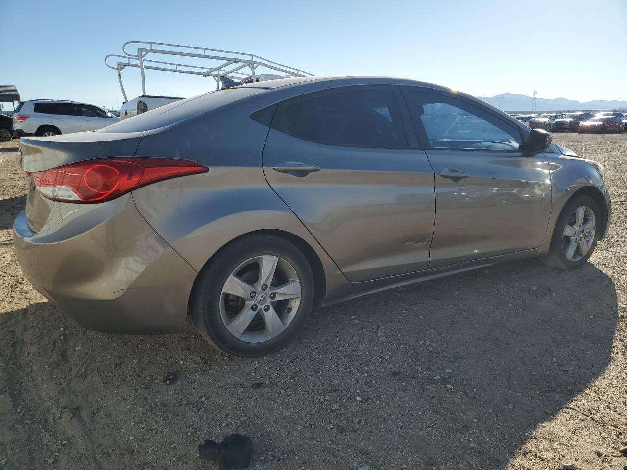 2013 Hyundai Elantra - Image 3